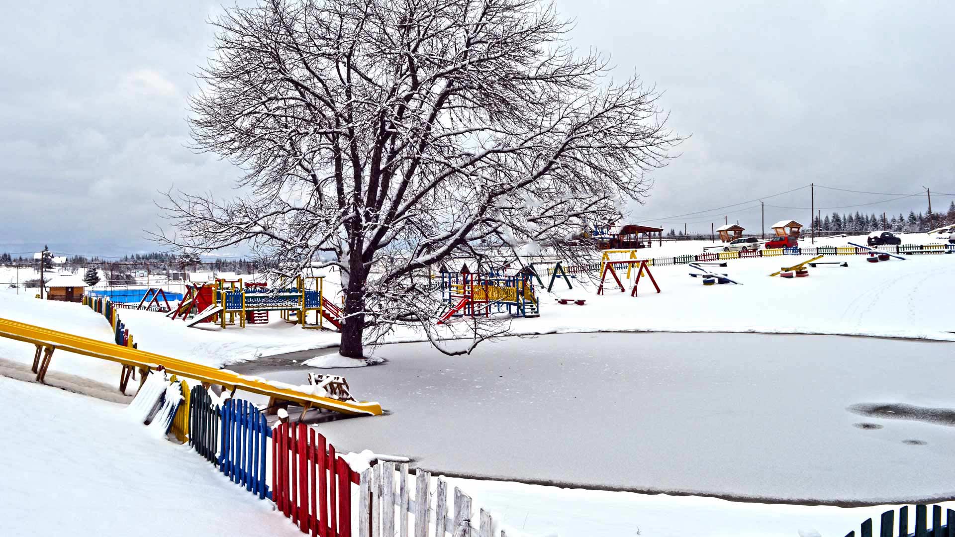 <p><span style="color: #ff0000;">Zima u </span></p> <p><span style="color: #ff0000;">Ajdinovićima</span></p>