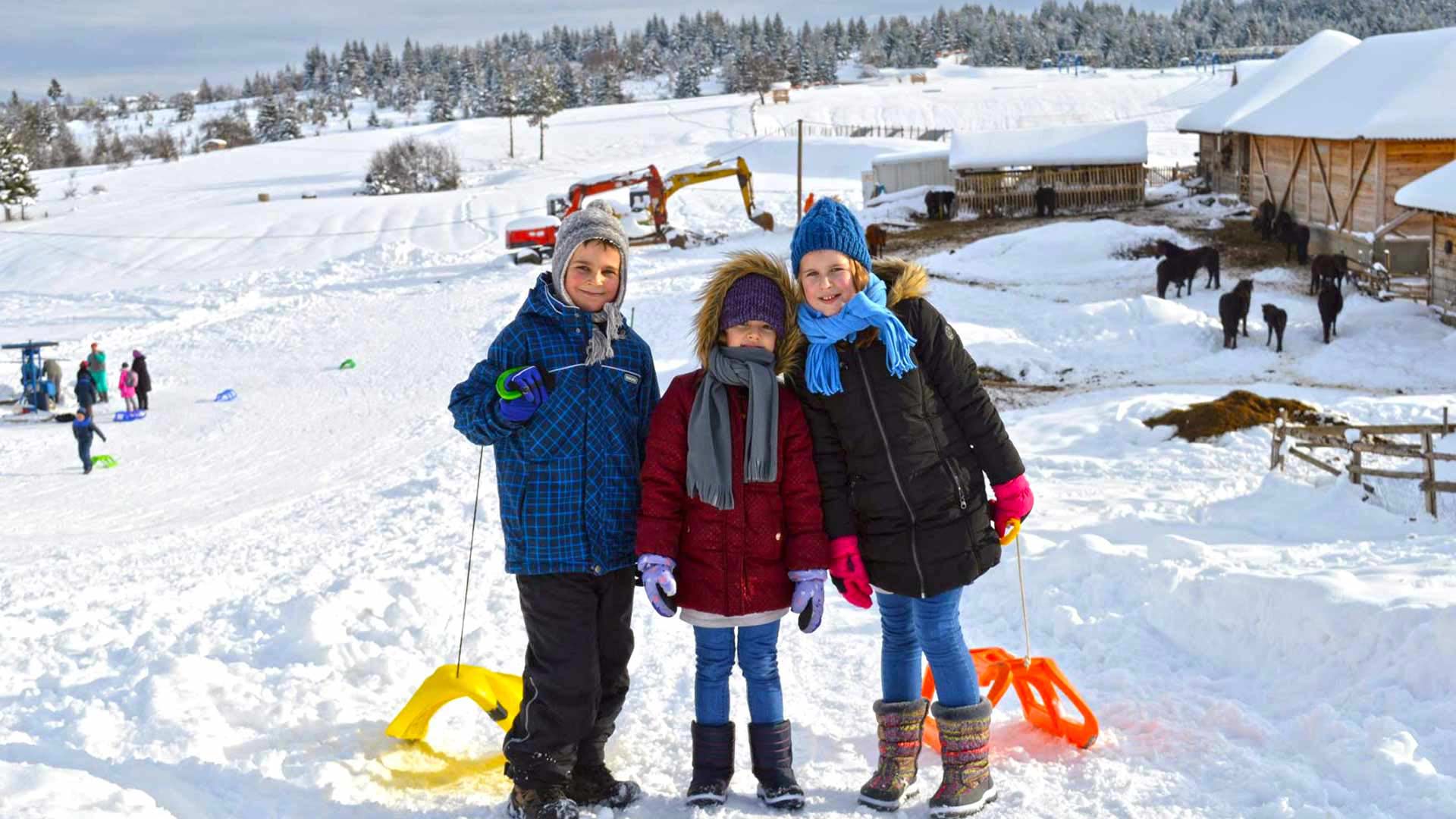 <p><span style="color: #ff0000;">Zima u </span></p> <p><span style="color: #ff0000;">Ajdinovićima</span></p>