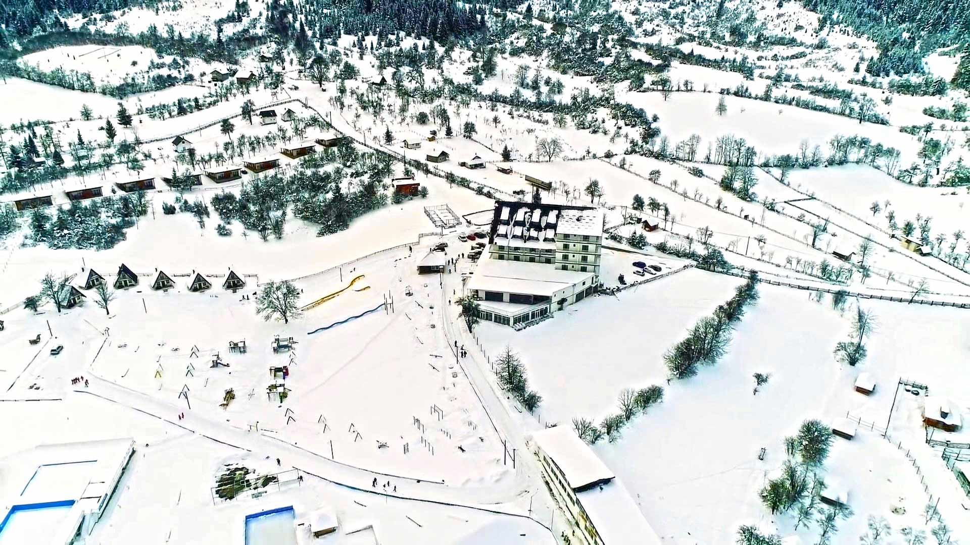 <p><span style="color: #ff0000;">Zima u </span></p> <p><span style="color: #ff0000;">Ajdinovićima</span></p>